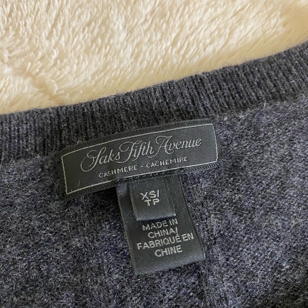 Saks Fifth Avenue 100% Cashmere Sweater Size XS